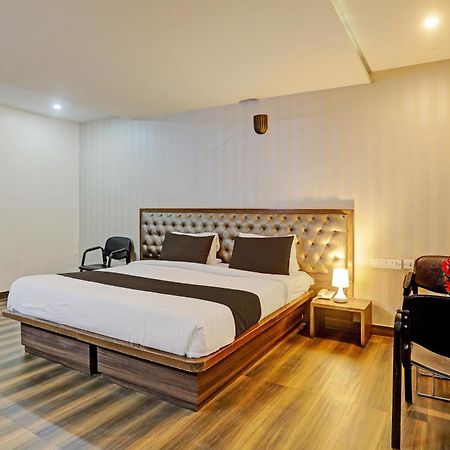 Capital O Surabhi Elite Near Miraj Cinemas - Shalini Shivani Sururnagar Extérieur photo