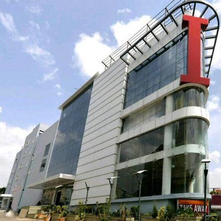 Capital O Surabhi Elite Near Miraj Cinemas - Shalini Shivani Sururnagar Extérieur photo