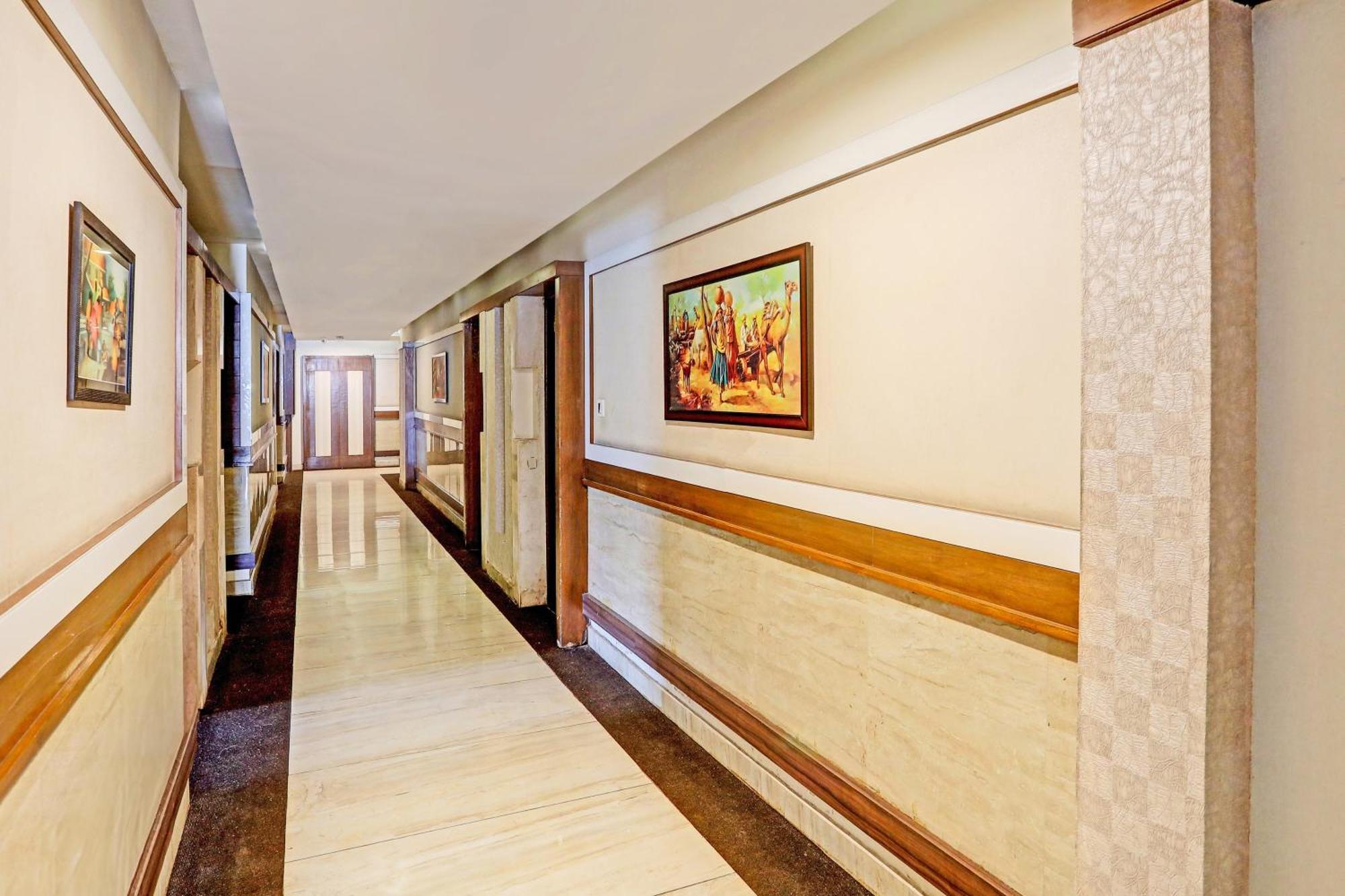 Capital O Surabhi Elite Near Miraj Cinemas - Shalini Shivani Sururnagar Extérieur photo