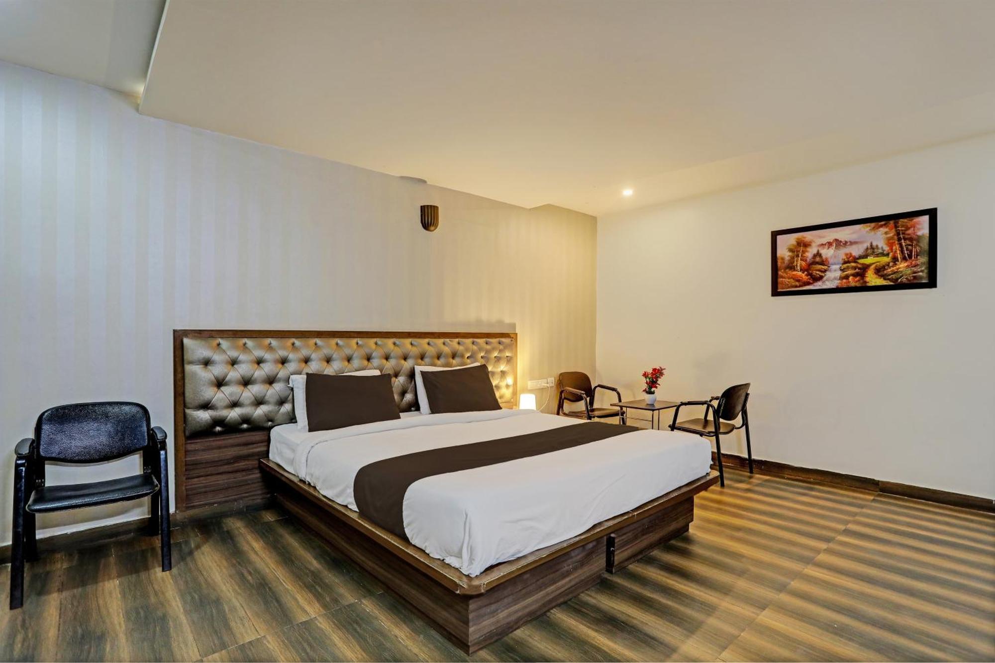 Capital O Surabhi Elite Near Miraj Cinemas - Shalini Shivani Sururnagar Extérieur photo