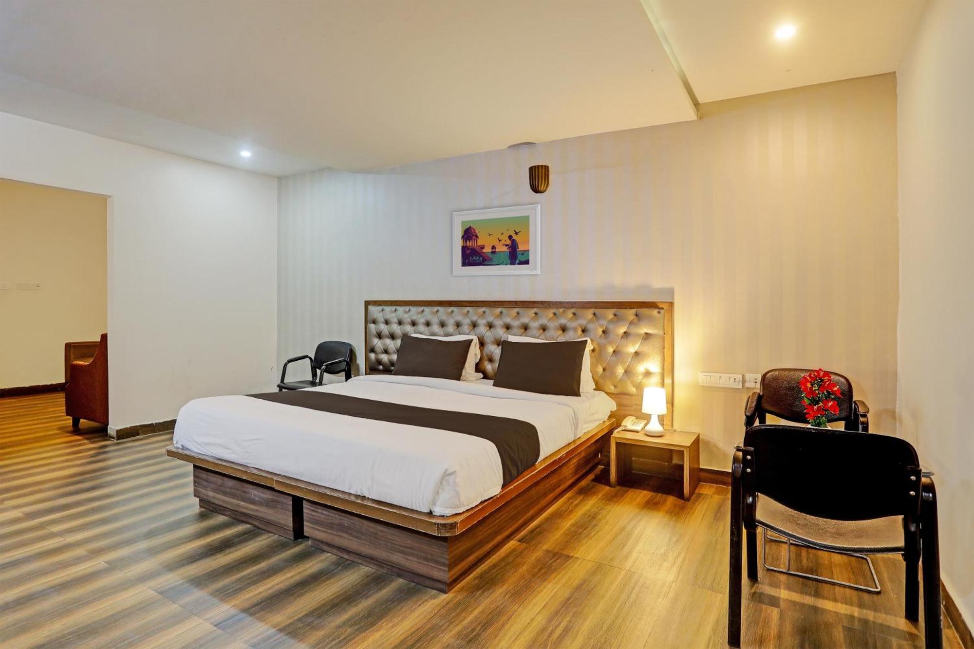 Capital O Surabhi Elite Near Miraj Cinemas - Shalini Shivani Sururnagar Extérieur photo
