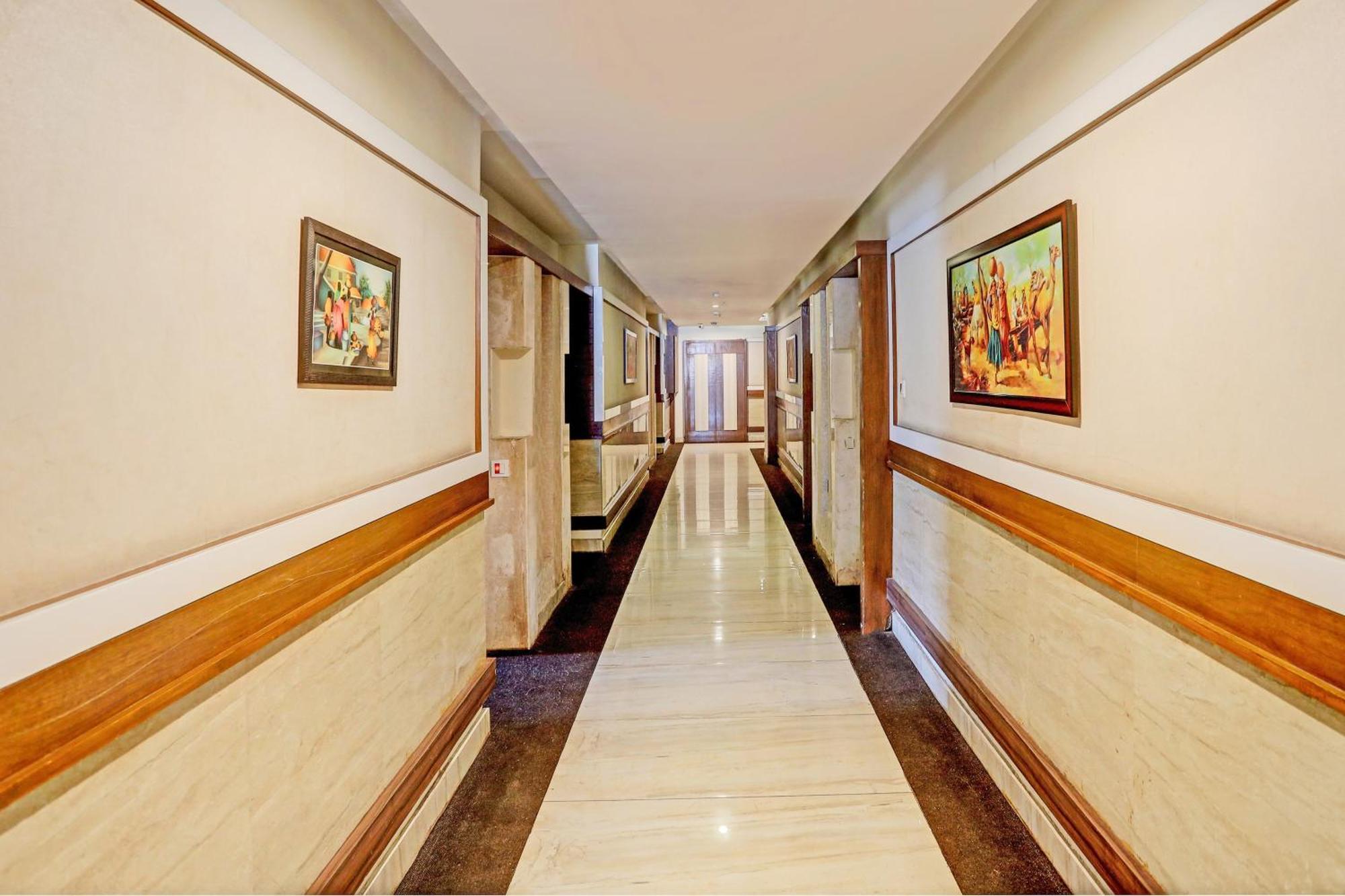 Capital O Surabhi Elite Near Miraj Cinemas - Shalini Shivani Sururnagar Extérieur photo