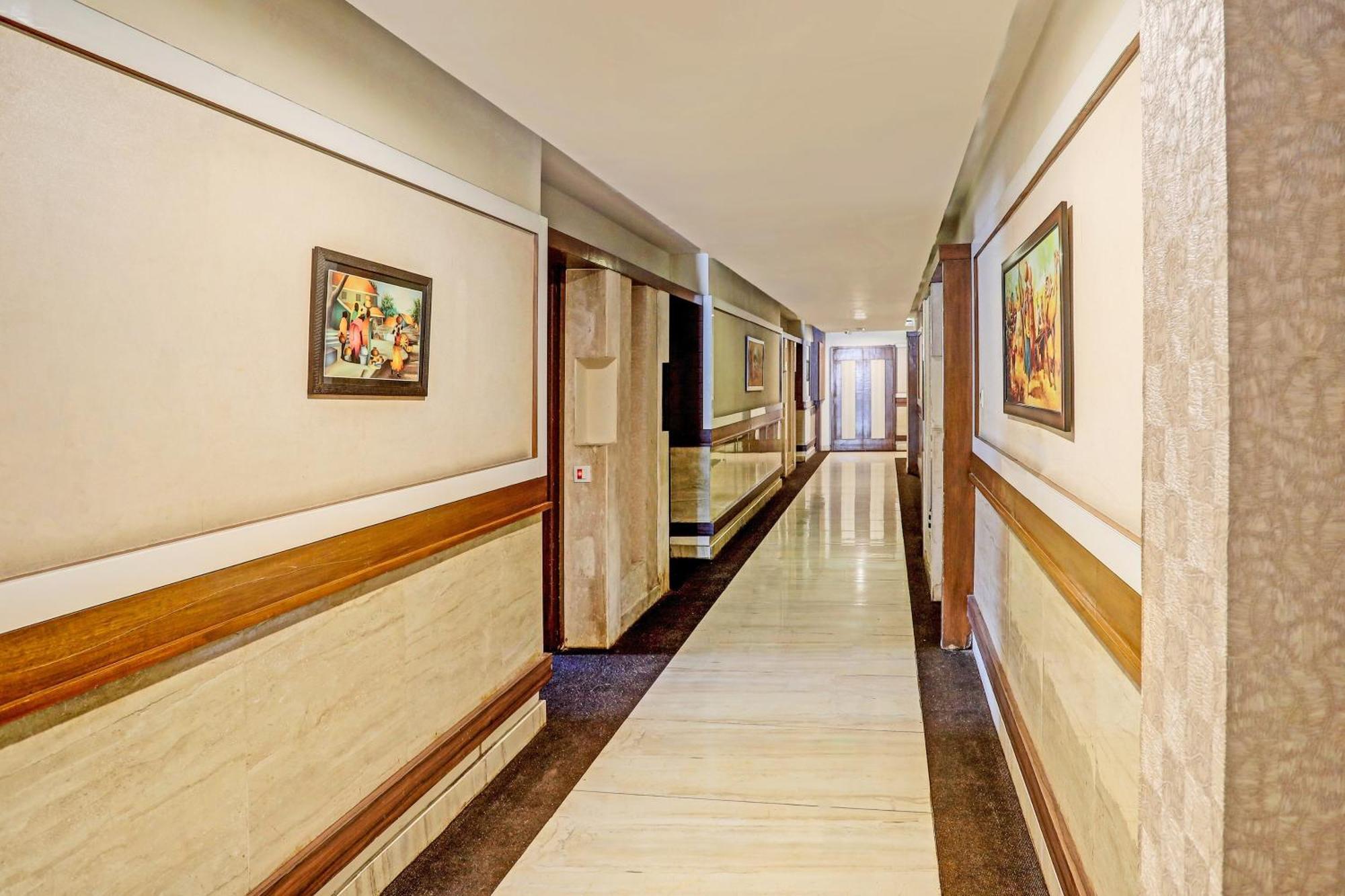 Capital O Surabhi Elite Near Miraj Cinemas - Shalini Shivani Sururnagar Extérieur photo