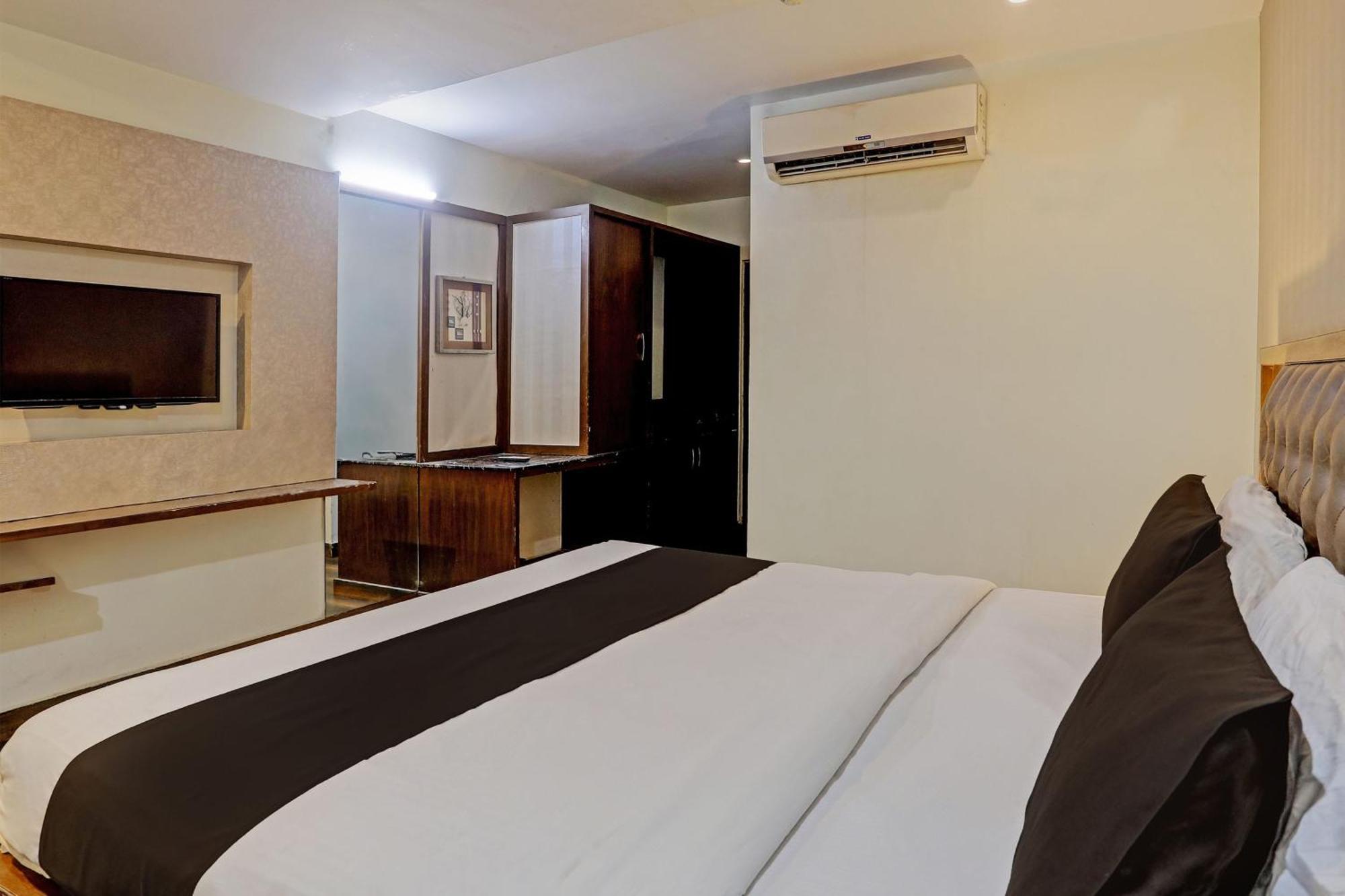 Capital O Surabhi Elite Near Miraj Cinemas - Shalini Shivani Sururnagar Extérieur photo