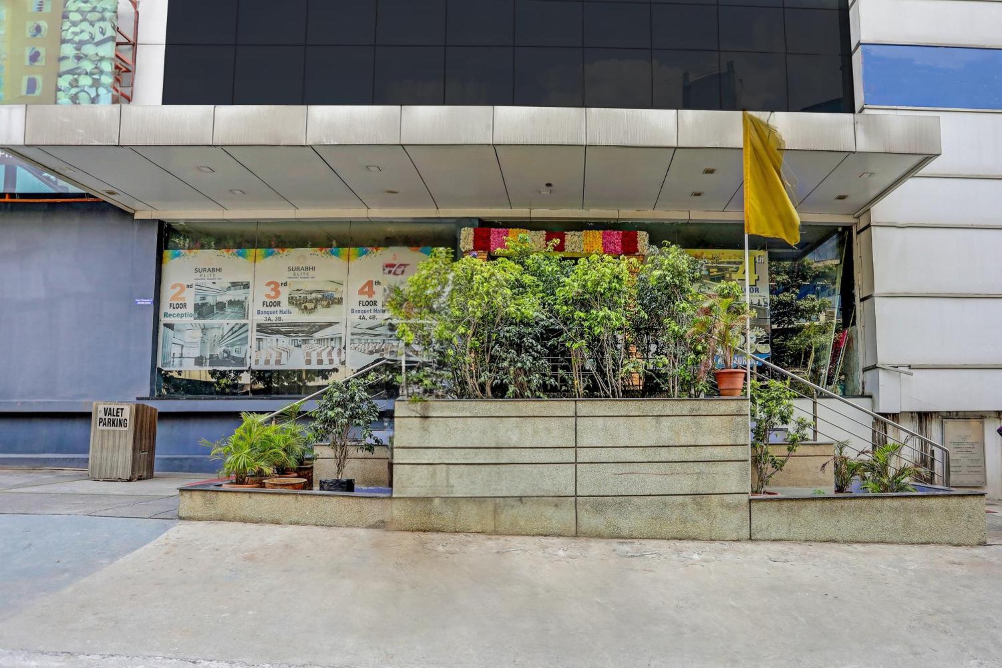 Capital O Surabhi Elite Near Miraj Cinemas - Shalini Shivani Sururnagar Extérieur photo