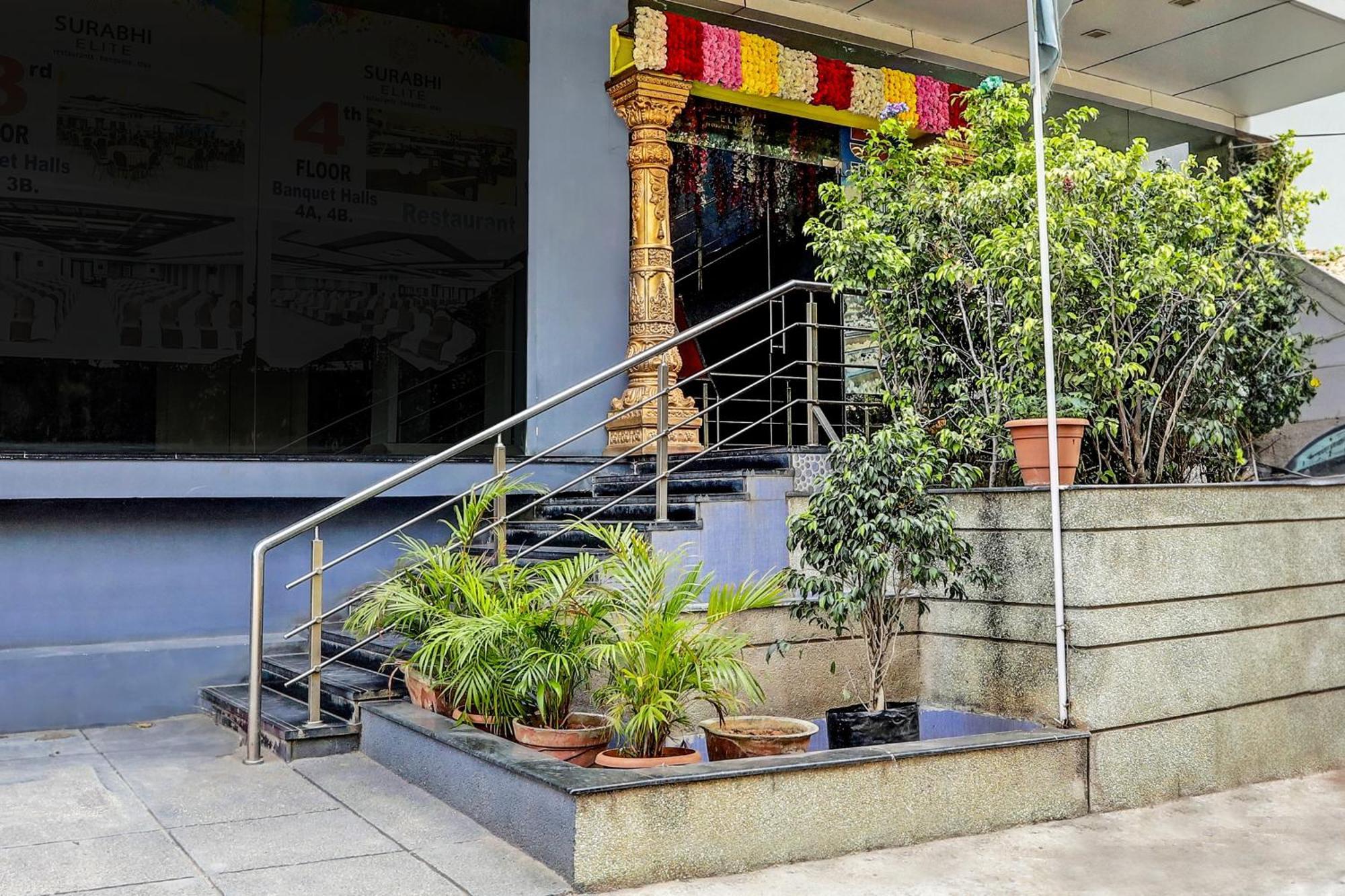 Capital O Surabhi Elite Near Miraj Cinemas - Shalini Shivani Sururnagar Extérieur photo