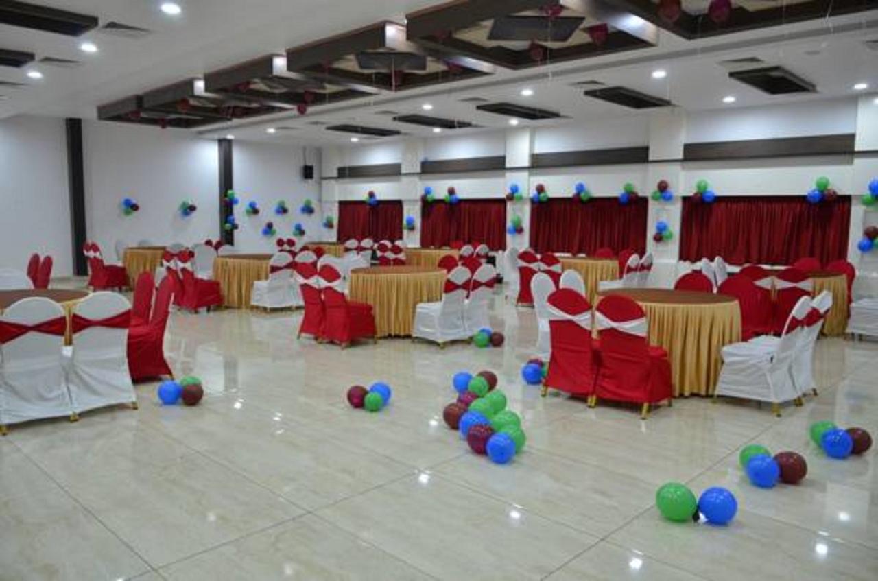 Capital O Surabhi Elite Near Miraj Cinemas - Shalini Shivani Sururnagar Extérieur photo