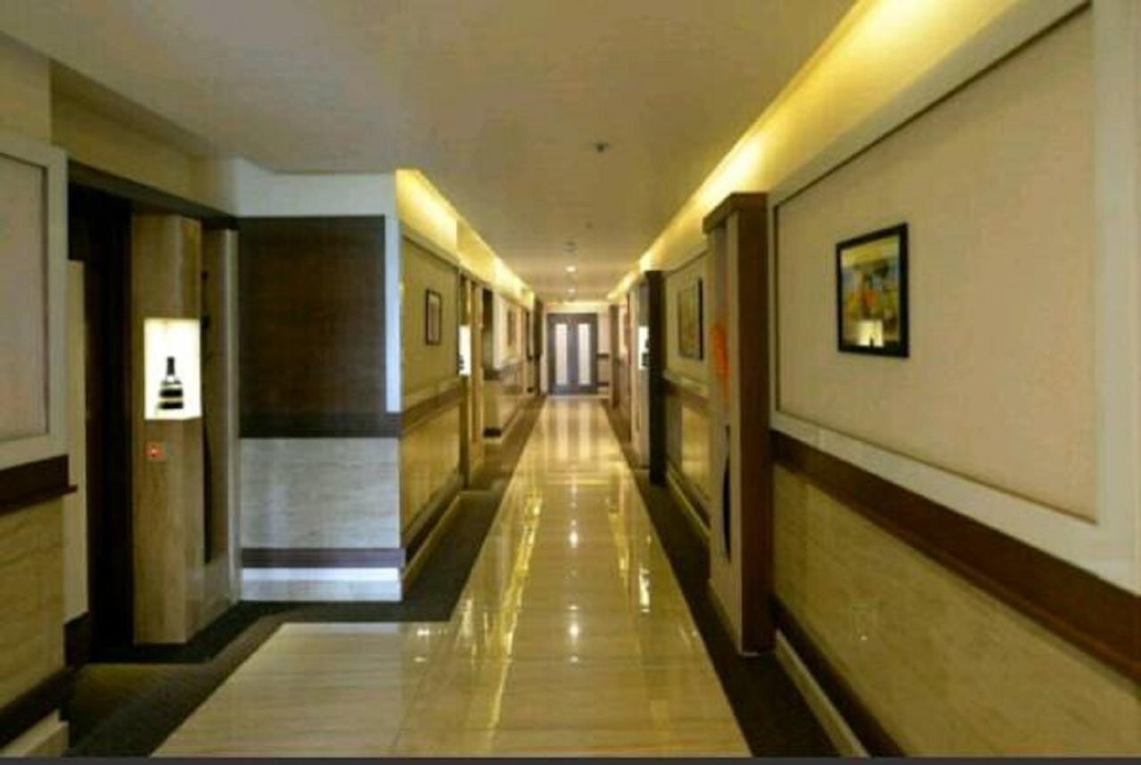 Capital O Surabhi Elite Near Miraj Cinemas - Shalini Shivani Sururnagar Extérieur photo