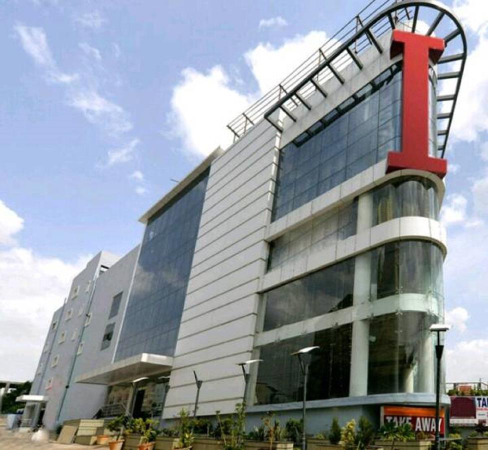 Capital O Surabhi Elite Near Miraj Cinemas - Shalini Shivani Sururnagar Extérieur photo